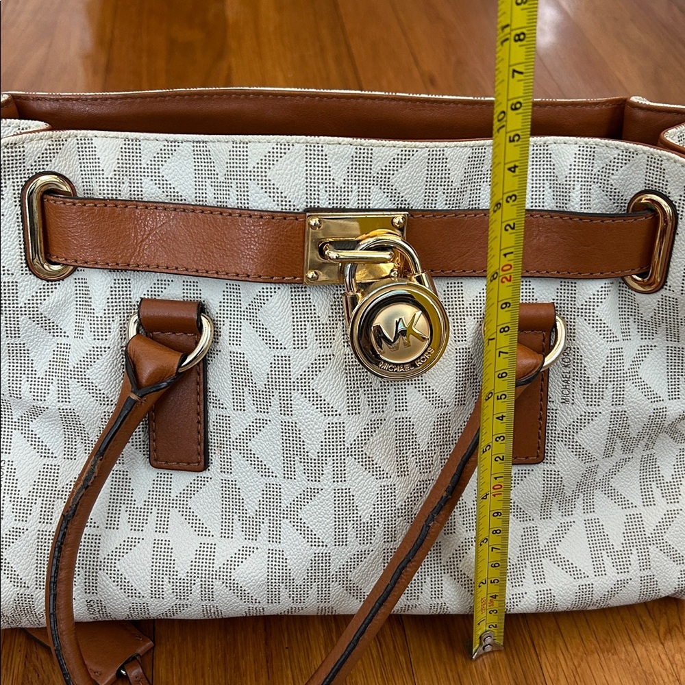 Michael Kors White and Tan Shoulder Bag - Picture 6 of 7